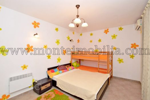 Трехкомнатная квартира в Дженовичи Герцег-Нови