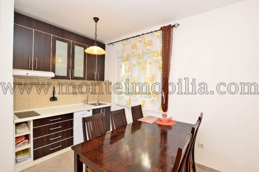 Трехкомнатная квартира в Дженовичи Герцег-Нови