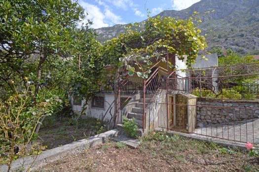 Kuca u izgradnji Dobrota Kotor