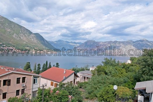 Недостроенный дом в Доброте Котор