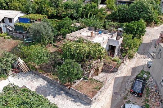 Недостроенный дом в Доброте Котор