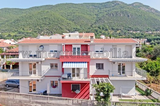 Kuca sa apartmanima za izdavanje u blizini mora Djenovici