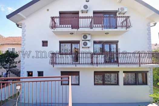 Porodicna kuca u blizini mora Bijela