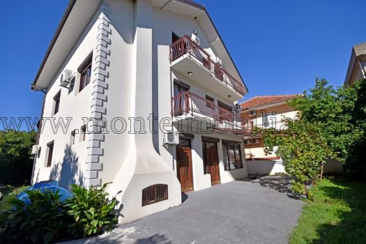 Porodicna kuca u blizini mora Bijela