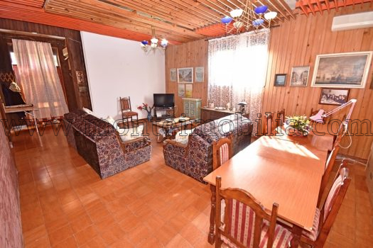 Porodicna kuca u blizini mora Bijela