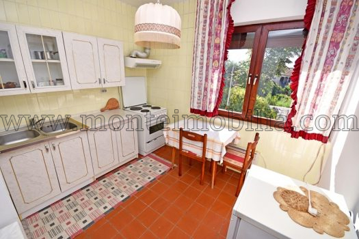 Porodicna kuca u blizini mora Bijela