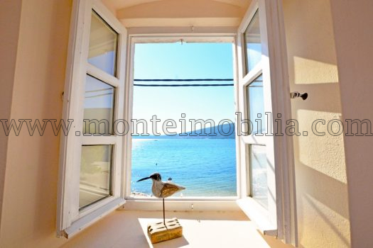 Kamena kuca prvi red do mora Baosici Herceg Novi