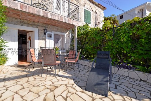 Kamena kuca prvi red do mora Baosici Herceg Novi