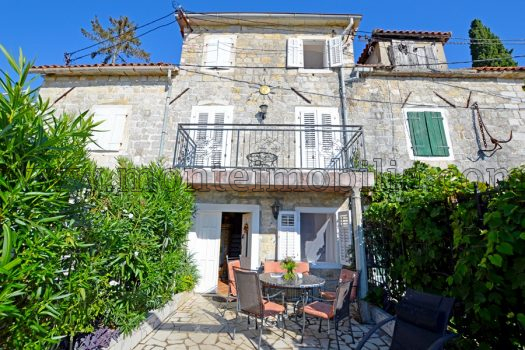 Kamena kuca prvi red do mora Baosici Herceg Novi