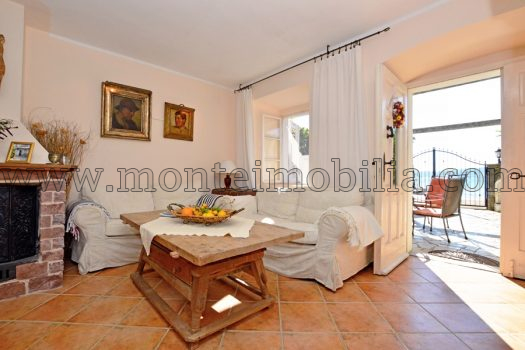 Kamena kuca prvi red do mora Baosici Herceg Novi