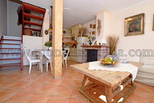 Каменный дом на первой линии моря в Боко-Которской бухте, Баошичи, Герцег-Нови