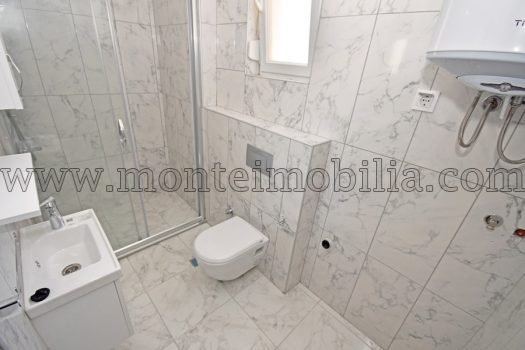 Двухкомнатная квартира с гаражом в Биела