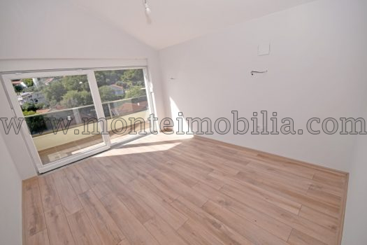 Новая четырехкомнатная квартира с видом в Биела